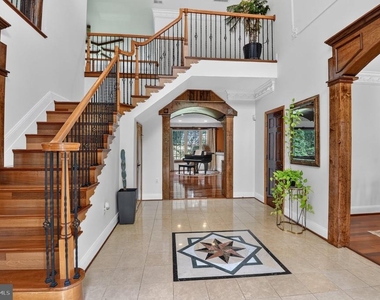 5124 Kenwood Drive - Photo Thumbnail 2