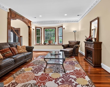 5124 Kenwood Drive - Photo Thumbnail 14