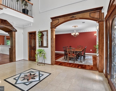 5124 Kenwood Drive - Photo Thumbnail 3