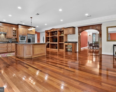 5124 Kenwood Drive - Photo Thumbnail 8