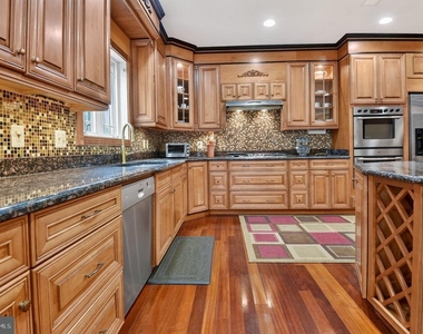 5124 Kenwood Drive - Photo Thumbnail 9