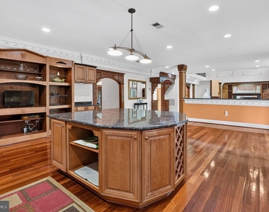 5124 Kenwood Drive - Photo Thumbnail 10