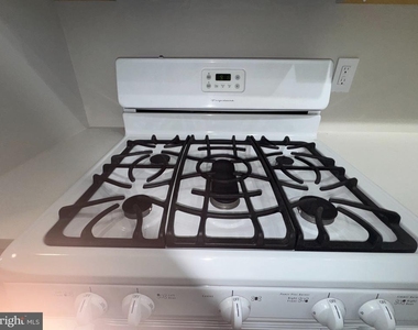 501 Slaters Lane - Photo Thumbnail 24