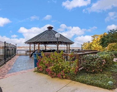 501 Slaters Lane - Photo Thumbnail 12