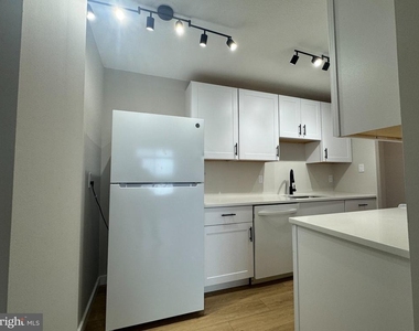 501 Slaters Lane - Photo Thumbnail 28