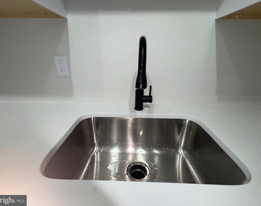 501 Slaters Lane - Photo Thumbnail 25