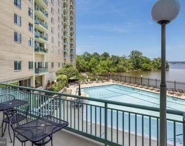501 Slaters Lane - Photo Thumbnail 9