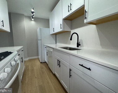 501 Slaters Lane - Photo Thumbnail 27