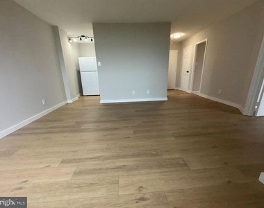 501 Slaters Lane - Photo Thumbnail 33