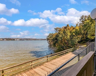 501 Slaters Lane - Photo Thumbnail 7