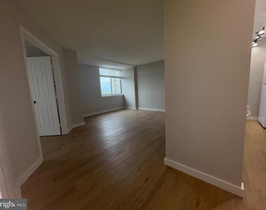 501 Slaters Lane - Photo Thumbnail 30