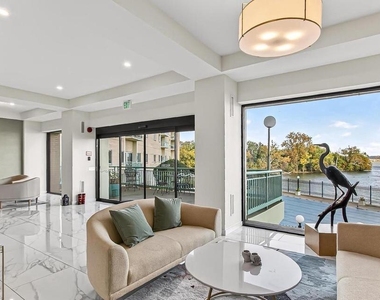 501 Slaters Lane - Photo Thumbnail 4