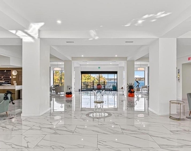 501 Slaters Lane - Photo Thumbnail 3