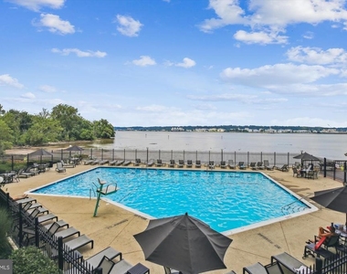 501 Slaters Lane - Photo Thumbnail 8