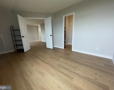 501 Slaters Lane - Photo Thumbnail 38