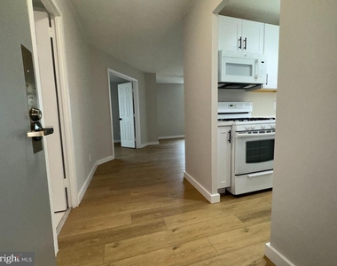 501 Slaters Lane - Photo Thumbnail 20