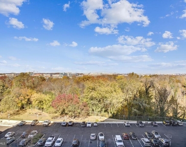 501 Slaters Lane - Photo Thumbnail 16