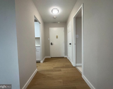 501 Slaters Lane - Photo Thumbnail 22