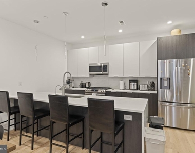 119 Greenwich Street - Photo Thumbnail 4