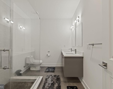 119 Greenwich Street - Photo Thumbnail 7