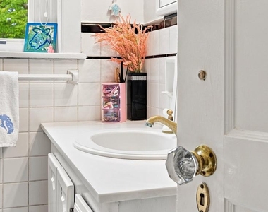 1011 Washington Lane - Photo Thumbnail 30