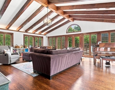 1011 Washington Lane - Photo Thumbnail 12