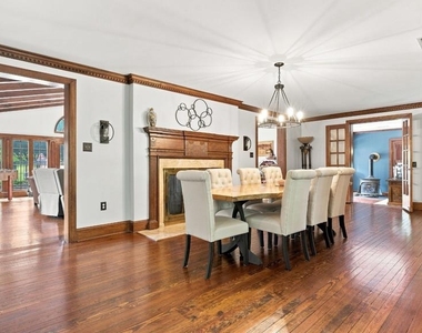 1011 Washington Lane - Photo Thumbnail 8
