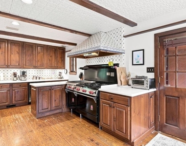 1011 Washington Lane - Photo Thumbnail 1