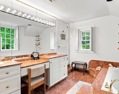 1011 Washington Lane - Photo Thumbnail 38