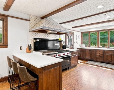 1011 Washington Lane - Photo Thumbnail 2