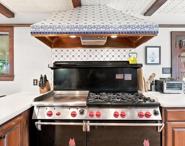 1011 Washington Lane - Photo Thumbnail 3