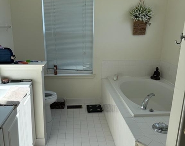 37 Lincoln Drive - Photo Thumbnail 4