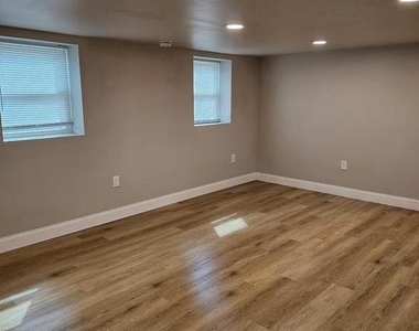 924 Bellevue Avenue - Photo Thumbnail 8