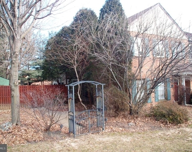 176 Kenton Drive - Photo Thumbnail 8