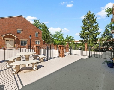 5082 Main Street - Photo Thumbnail 28