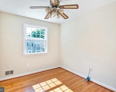 2105 Bucknell Terrace - Photo Thumbnail 18