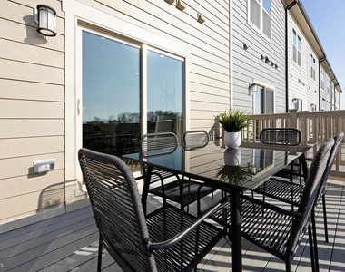 1213 Rockwell Avenue - Photo Thumbnail 6