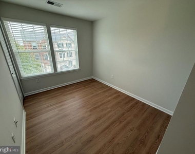7234 Maidstone Place - Photo Thumbnail 5
