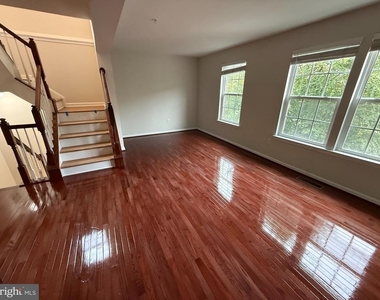 7234 Maidstone Place - Photo Thumbnail 11