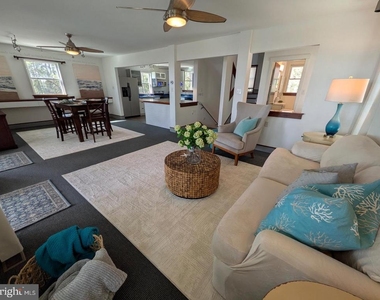 1307 Broadview Drive - Photo Thumbnail 17