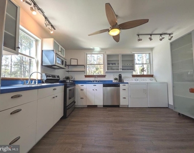 1307 Broadview Drive - Photo Thumbnail 18