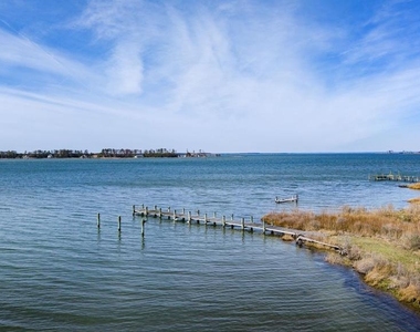 1307 Broadview Drive - Photo Thumbnail 13