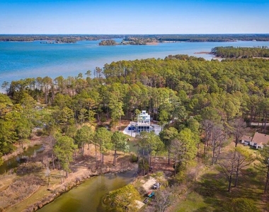1307 Broadview Drive - Photo Thumbnail 1