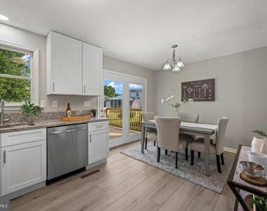 407 Stacy Lee Court - Photo Thumbnail 8