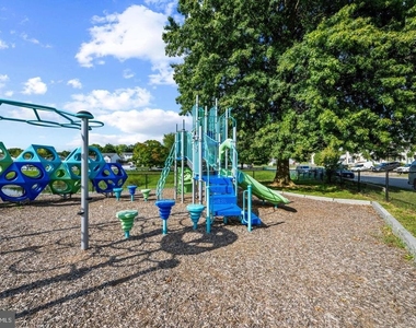 407 Stacy Lee Court - Photo Thumbnail 27