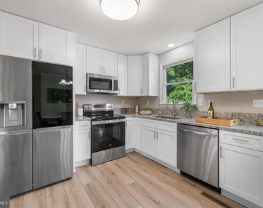 407 Stacy Lee Court - Photo Thumbnail 7