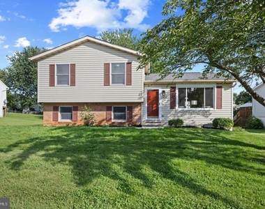 407 Stacy Lee Court - Photo Thumbnail 2