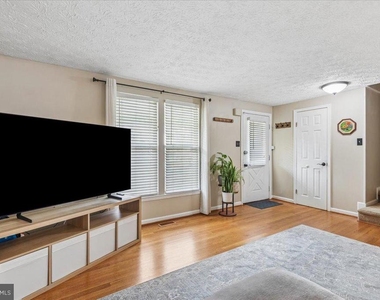 575 Melissa Court - Photo Thumbnail 2