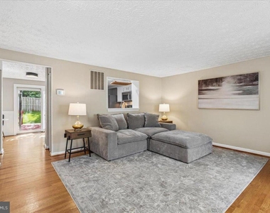 575 Melissa Court - Photo Thumbnail 3