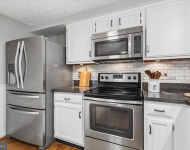 575 Melissa Court - Photo Thumbnail 7